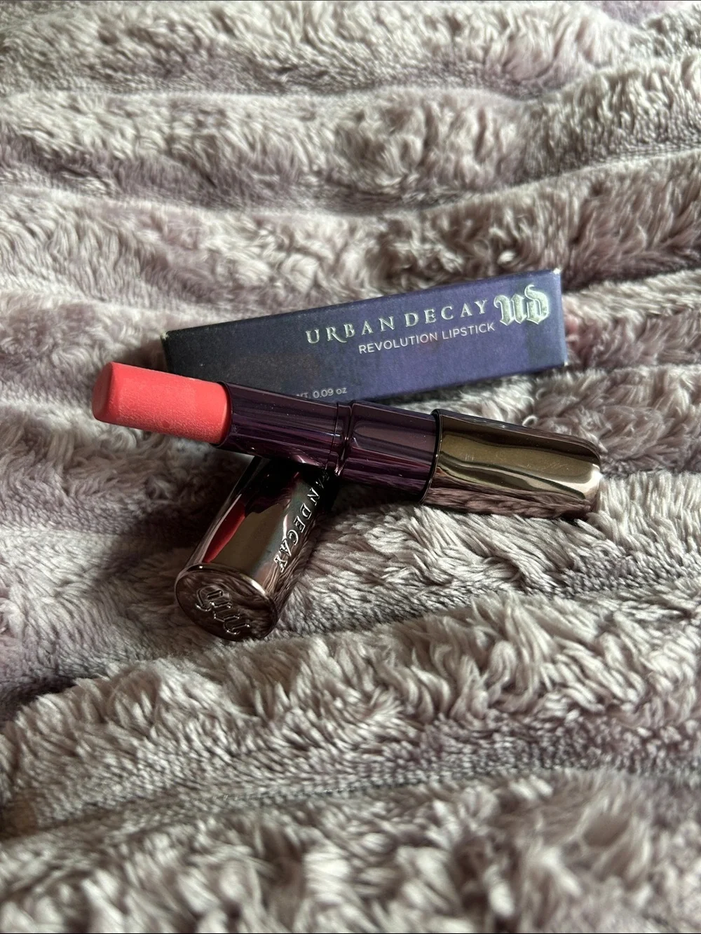 NIB Urban Decay Revolution Lipstick - Streak